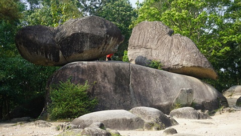 Lễ hội tình yêu nơi 2 hòn đá nghìn năm chênh vênh thách thức thời gian