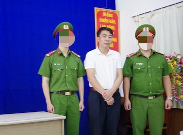 Bắt tạm giam Phó Hiệu trưởng trường y làm giả giấy khám sức khỏe