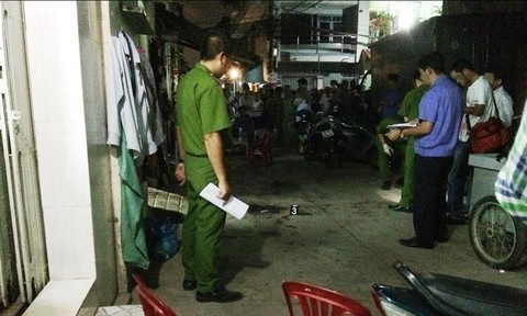 Đến nhà vợ cũ đón con đi chơi, bị “tình địch” dùng dao đâm chết