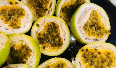 Chanh leo ngọt như mật, giá đắt gấp 3, góp tiền mua chung cả tạ