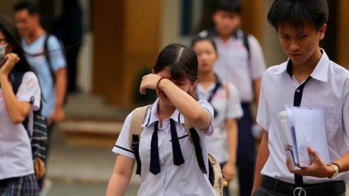 Một thí sinh bị đình chỉ thi tốt nghiệp do mang điện thoại vào phòng thi