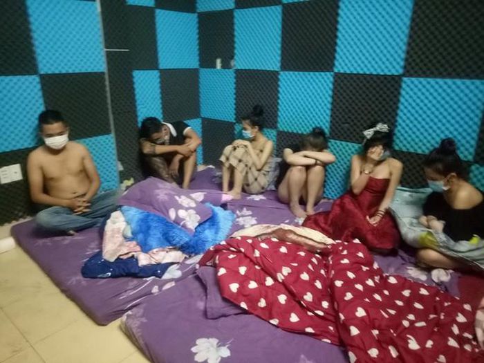 35 nam nữ tụ tập trong nhà nghỉ, bất chấp giãn cách theo Chỉ thị 16