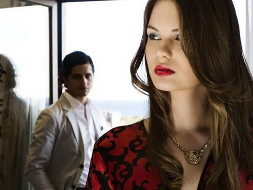 Ngoại tình còn ngang nhiên về ra điều kiện với vợ, khi bồ đến tận nhà bỏ chạy cuống cuồng