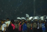 Cảnh hỗn loạn ở sân bóng Indonesia khiến 127 người thiệt mạng