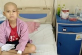 Xót xa hoàn cảnh bé trai 10 tuổi mang khối u ác tính, gia đình hết tiền để điều trị