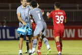 Hai cầu thủ Campuchia đánh nhau trên sân Thống Nhất