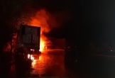 Cháy 3 xe container kèm theo nhiều tiếng nổ lớn