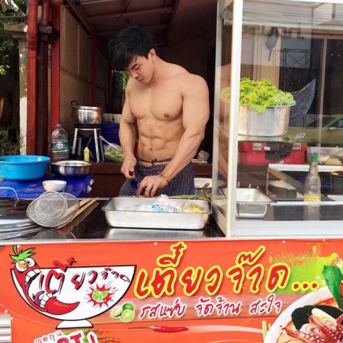 cửa hàng mỳ khách ở Thái Lan