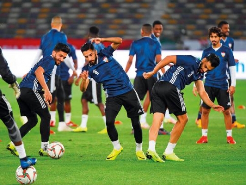  Cầu thủ UAE tập luyện chuẩn bị cho trận đấu với Thái Lan