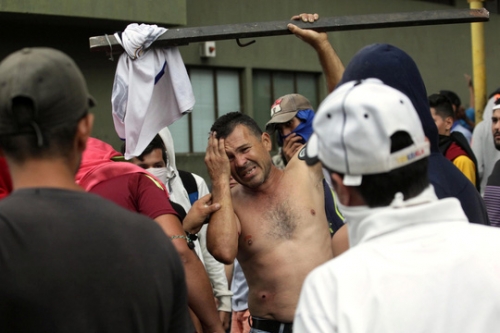 Một người biểu tình phản đối Tổng thống Maduro bị thương ở TP Tachiha - Venezuela, hôm 23-1