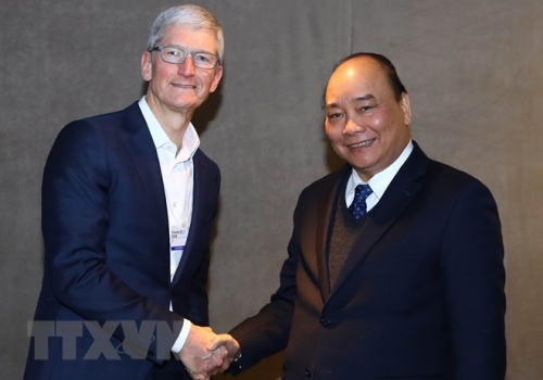 Thủ tướng Nguyễn Xuân Phúc tiếp Giám đốc điều hành Tập đoàn công nghệ máy tính Apple, Tim Cook