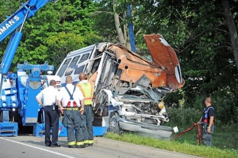 Hiện trường một vụ tai nạn xe buýt ở Brazil.