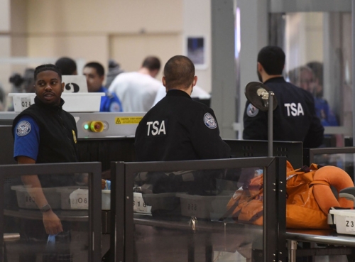 Các nhân viên TSA tại sân bay của Mỹ