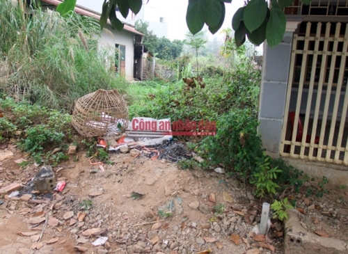 Chiếc lồng gà của nạn nhân thu được tại phường Thanh Trường, TP Điện Biên Phủ
