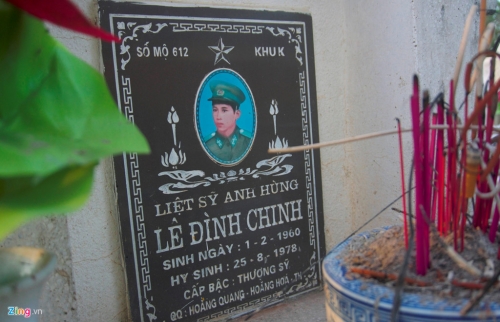Phần mộ liệt sĩ Lê Đình Chinh tại Nghĩa trang liệt sĩ Hàm Rồng (TP Thanh Hóa). Ảnh: Nguyễn Dương.