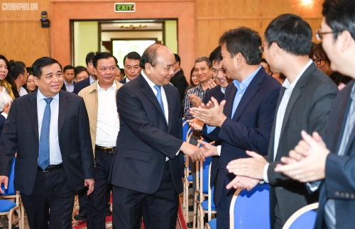 Thủ tướng Nguyễn Xuân Phúc thăm hỏi cán bộ, nhân viên của Bộ KH&ĐT