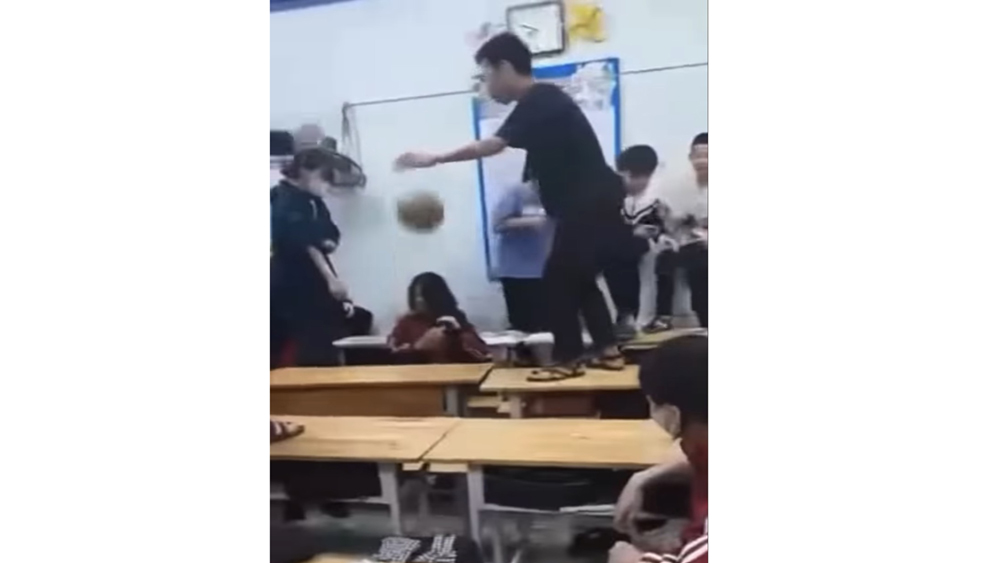 Xôn xao video 3 nữ sinh đánh hội đồng bạn ở Bắc Giang