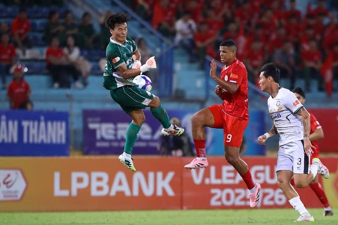 Chấn thương của thủ môn Bùi Tiến Dũng không quá nặng