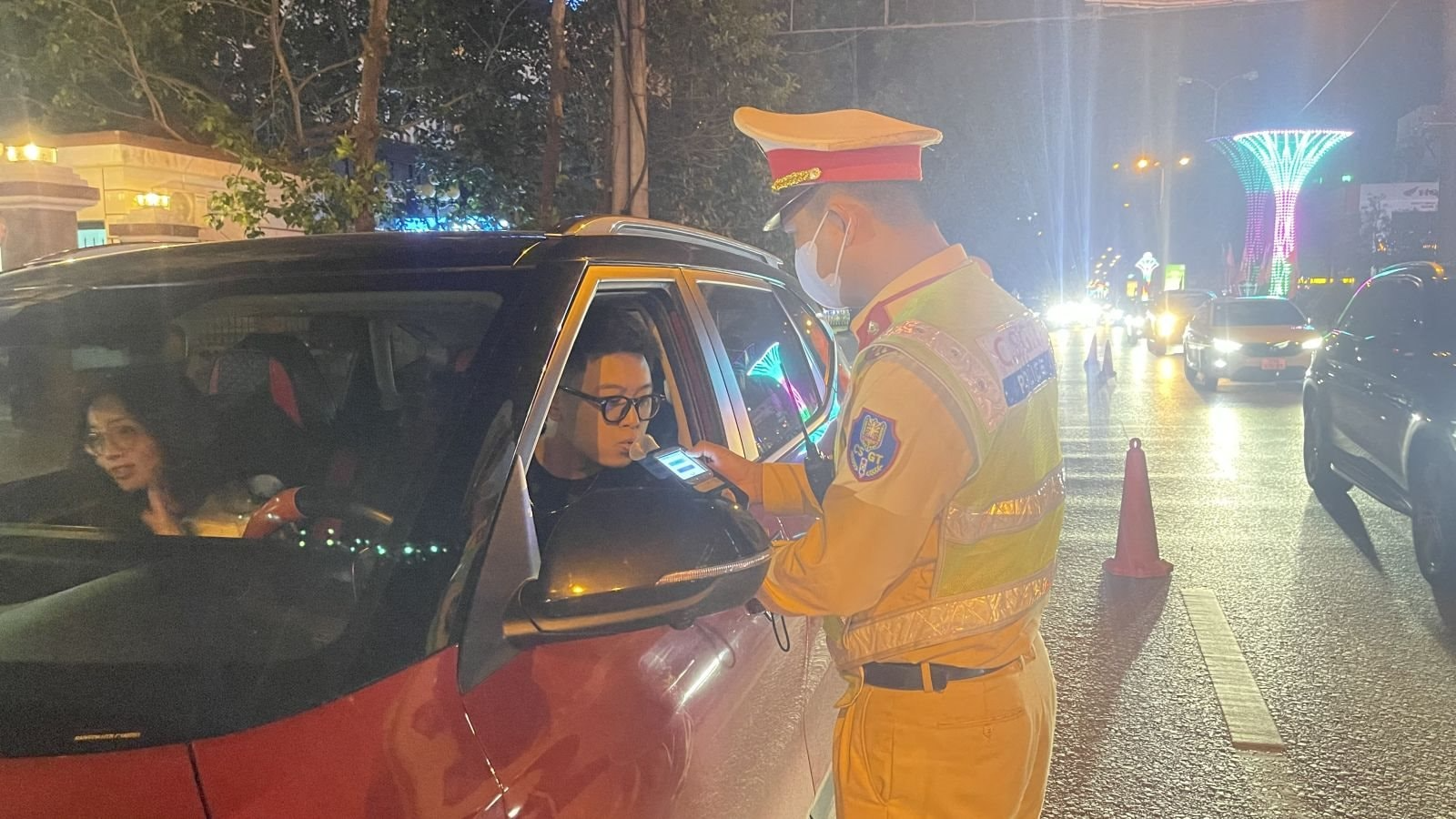 Xử lý hơn 240 trường hợp vi phạm nồng độ cồn trong 48 giờ