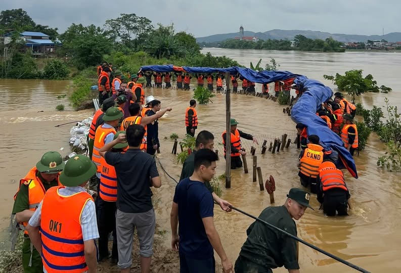 Hai cơn bão khiến 80 người chết và mất tích, thiệt hại hàng chục nghìn tỉ đồng