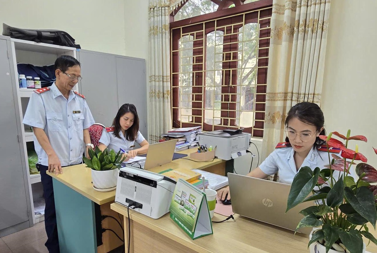 Cán bộ Thanh tra tỉnh Thanh Hóa thi đua lập thành tích chào mừng 80 năm Ngày Truyền thống ngành