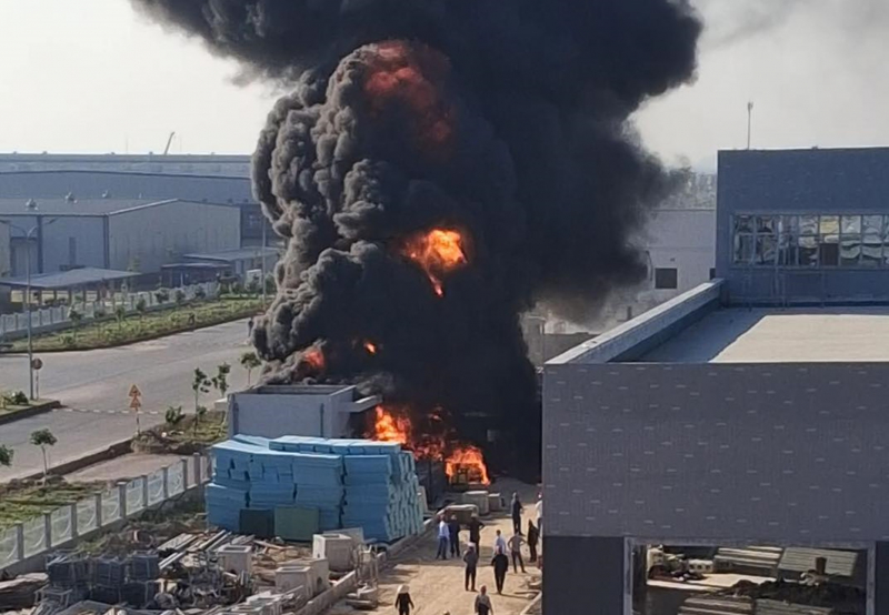 Kịp thời dập tắt 2 vụ cháy kho chứa phế liệu