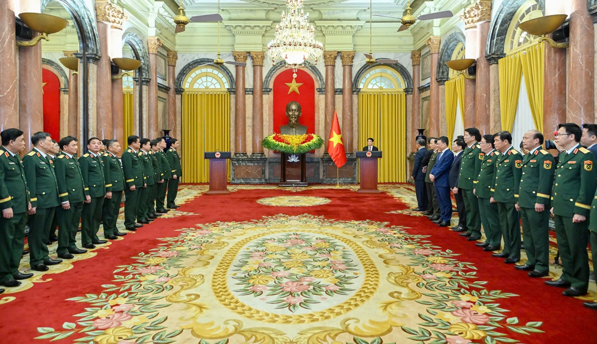 Chủ tịch nước trao quyết định thăng quân hàm Thượng tướng cho hai sỹ quan cao cấp