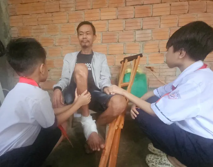 Cha mắc bệnh hiểm nghèo, lo 2 con nhỏ bơ vơ