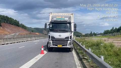 Tài xế chạy xe tải ngược chiều trên cao tốc vì... chưa tỉnh ngủ