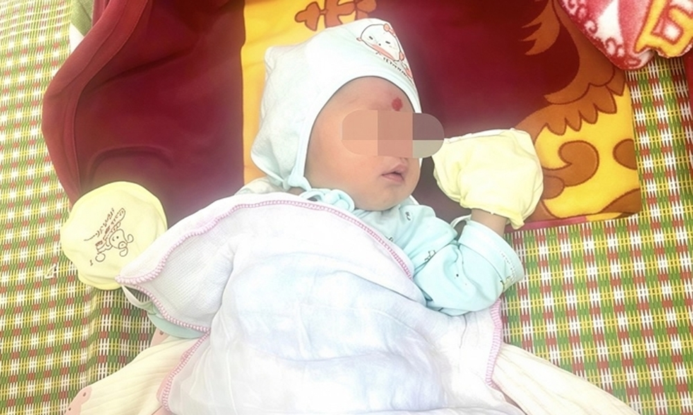 Bé trai sơ sinh bị bỏ rơi trước cổng chùa ở Bắc Ninh, kèm thư nhờ cưu mang