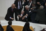 Thổ Nhĩ Kỳ: Một nghị sĩ nhập viện sau vụ ẩu đả ở quốc hội