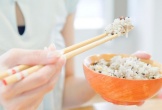 Tại sao cân nặng giảm nhanh chóng khi ngừng ăn cơm và mỳ?