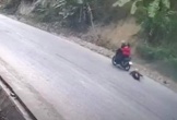 Kẻ cướp xe máy, kéo lê một phụ nữ 45 mét trên đường quốc lộ