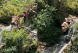 Rùng mình cảnh khách Tây ôm nhau nhảy xuống thác Du Già ở Hà Giang