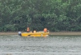 Lật thuyền nan trên sông Chanh khiến 4 người mất tích