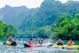 Du khách nườm nượp đến “Vương quốc hang động” Phong Nha - Kẻ Bàng
