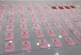 Khám xét nhà Ngân 98, thu giữ 80 sổ đỏ, hơn 8.000 USD