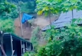 Clip: Sạt lở núi đè sập ngôi nhà sàn ở Thanh Hóa