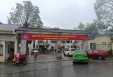 VIDEO: Gã đàn ông dùng hung khí tấn công khiến nhiều người trong bệnh viện bị thương