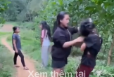 Xôn xao clip nhóm nữ sinh hành hung 2 em nhỏ, bắt quỳ gối