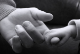Chật vật khi làm mẹ đơn thân cùng món nợ khổng lồ từ chồng cũ