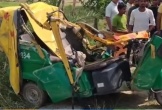 Xe tải tông trực diện xe ba bánh khiến 6 người tử vong