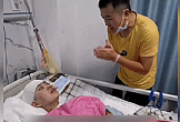 Vợ hôn mê, chồng hát múa mỗi ngày và kỳ tích đã xảy ra