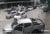 Xe bán tải lùi, hất văng người phụ nữ đi bộ trong viện: Tình trạng sức khỏe của nạn nhân