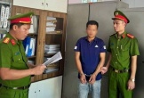 Người đàn ông đập phá nhà bác ruột