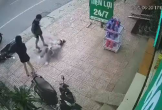 Hai cô gái bị nam thanh niên chặn xe, hành hung giữa đường