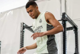 Mbappe gầy rộc sau bạo bệnh