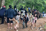 Hàng trăm người dân chạy lên núi vì tin đồn thất thiệt vỡ đập thủy điện Bản Vẽ