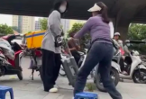 Xác minh vụ cô gái đứng chờ xe bị người bán trà đá vỉa hè xua đuổi