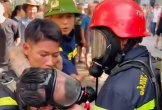 Ng/ười đà/n ô/ng nghi phónghỏa, mắc kẹt trong căn nhà cháy